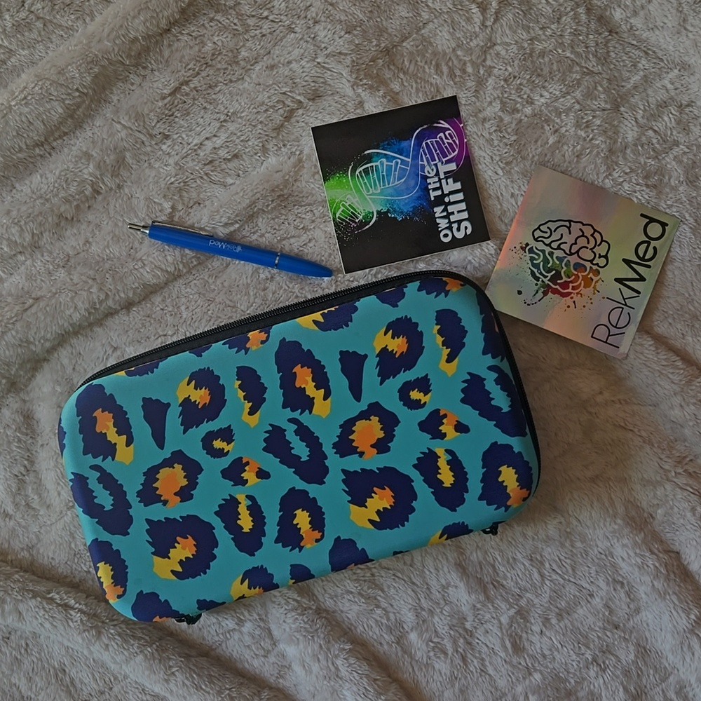 REKMED Mega Leopard Print Blue and Yellow Stethoscope Case